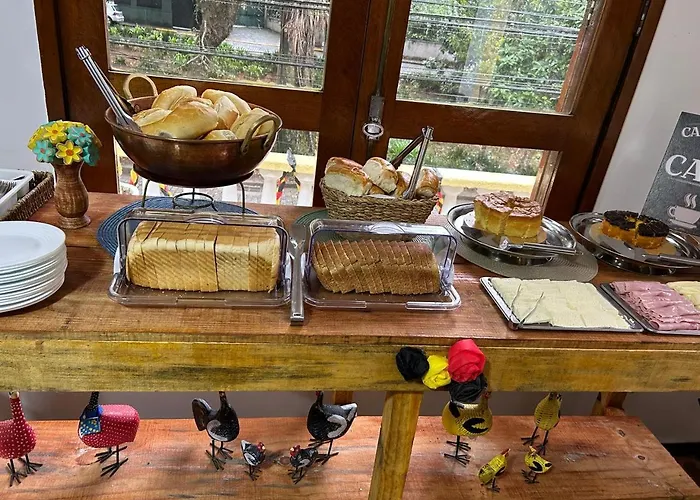 Suíte Romântica premiada com linda vista de varanda em Petrópolis!